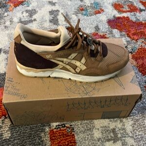 ASICS  Camel/ Brown GEL-V Ortholite sneakers that are unisex